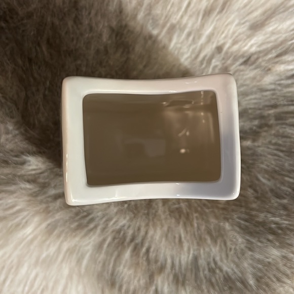 Cat Lady Box White Ceramic Flat Cat Vase - Picture 5 of 9